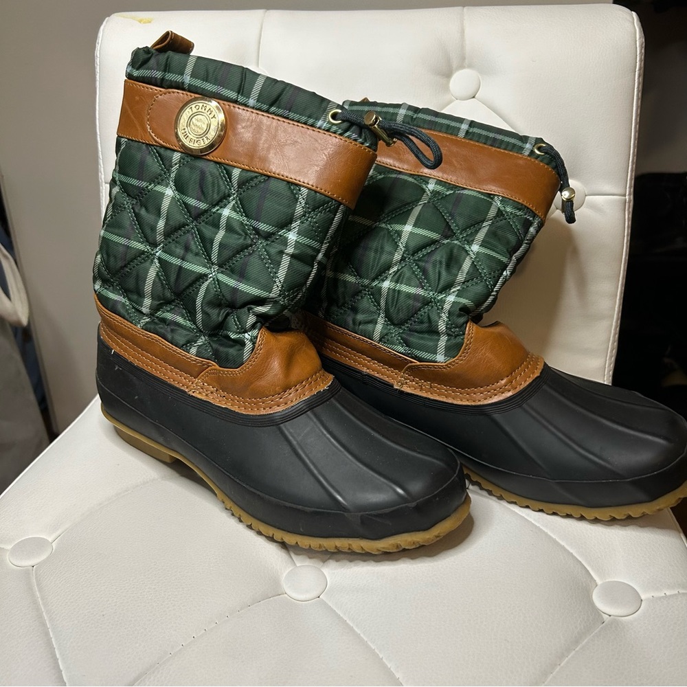 Tommy Hilfiger Arcadia green plaid snow boots